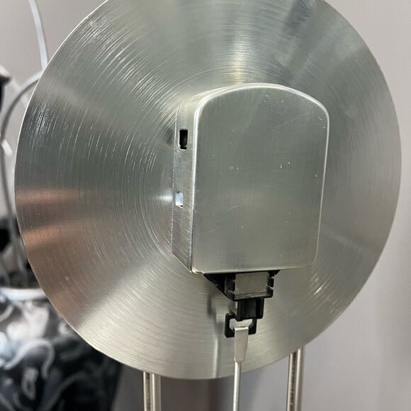 Cool looking table clock - Picture 7 of 8